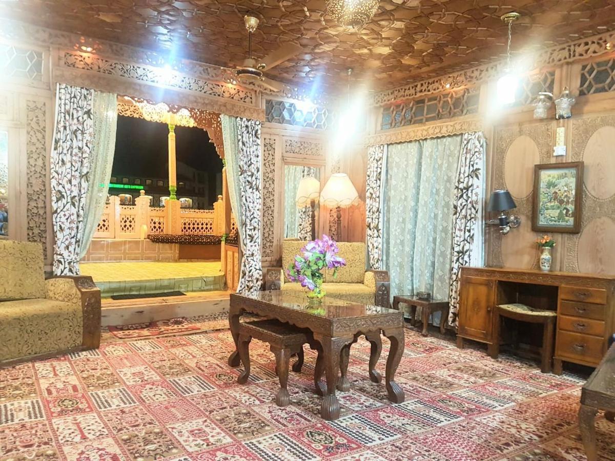 Royal Houseboat Hotel Srinagar  Bagian luar foto