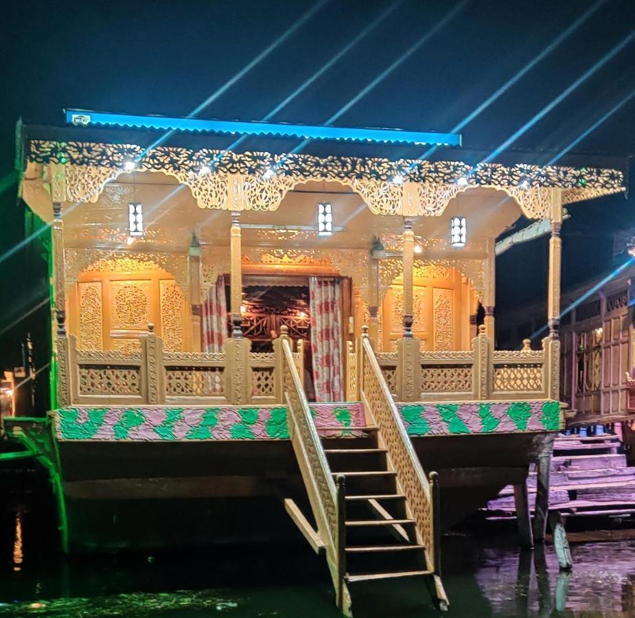 Royal Houseboat Hotel Srinagar  Bagian luar foto